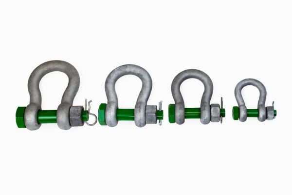 Product photo of Van Beest Schakles size guide G-4163. It has a bunch of shackles displayed in a line showing the different sizes available. These are bolt style shackles.